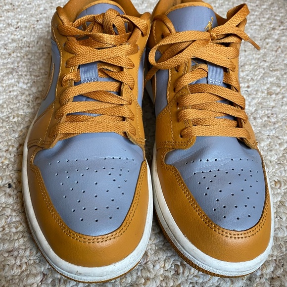 Nike Air Jordon Low Top size 8.5 euro 40 - Picture 2 of 5